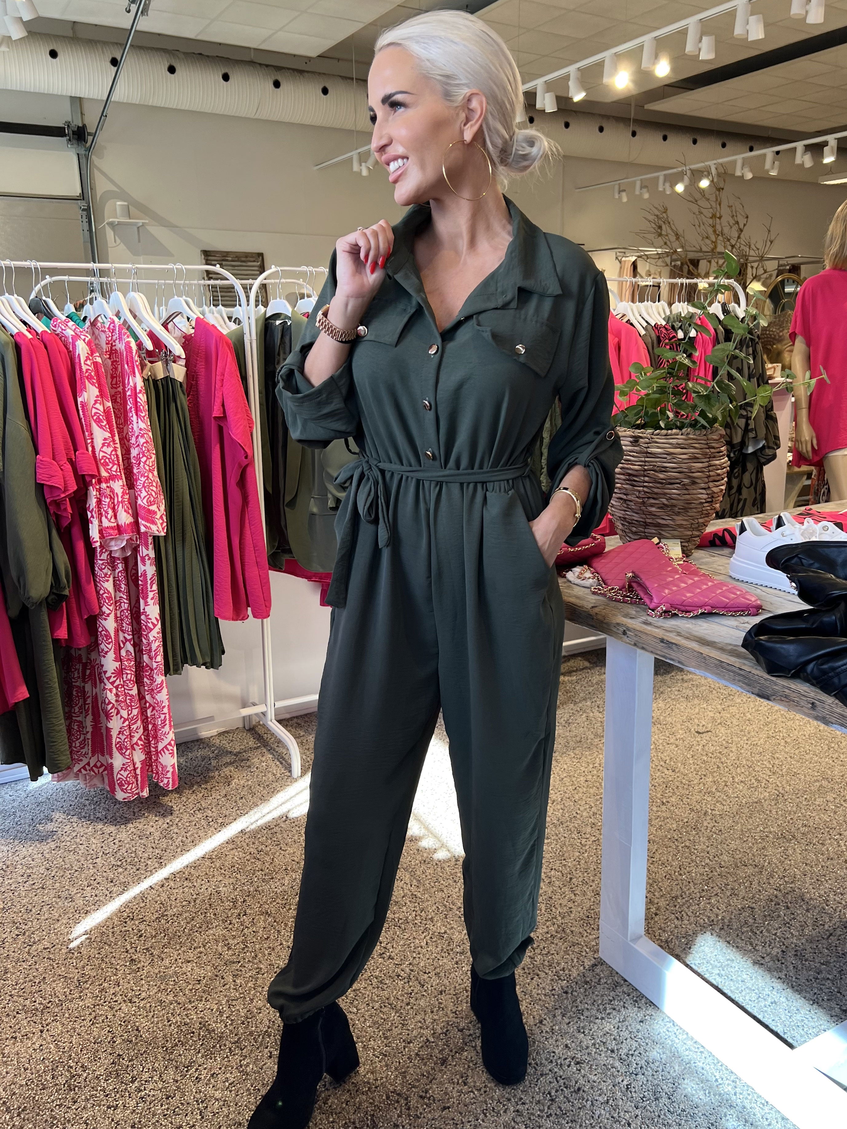 Malina Sleeve - Buksedragt med guld knapper